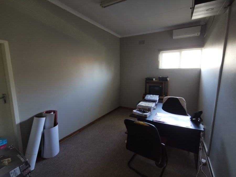 To Let  Bedroom Property for Rent in Wilkoppies North West